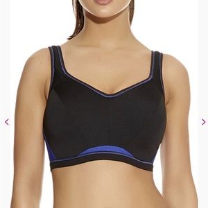 Freya Moulded sports bra
AA4004 32G UK, 32I US
2 Black